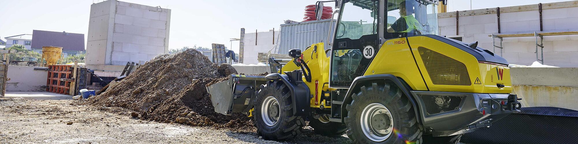 Wheel loader 1150 in action